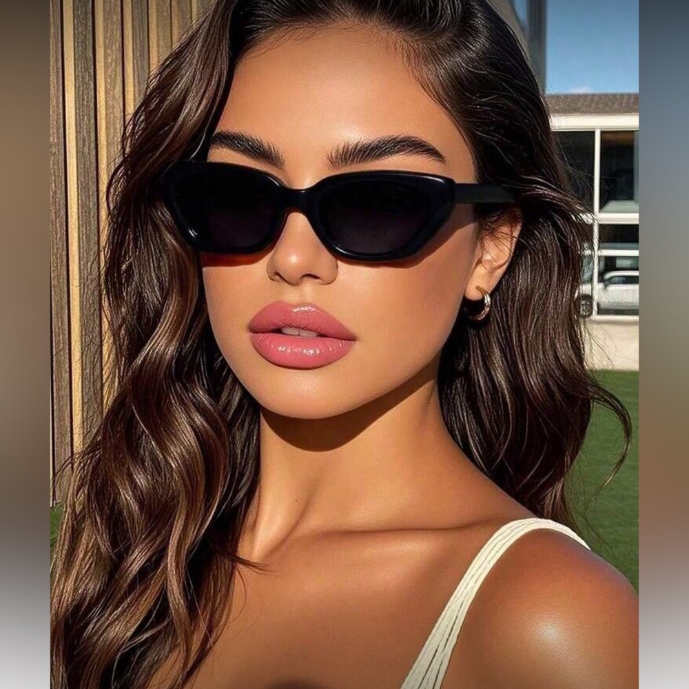 Chic Black Sunglasses